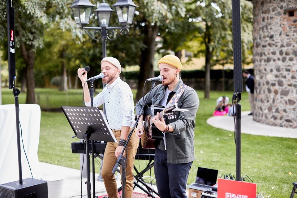 The Uncles Acoustic Duo