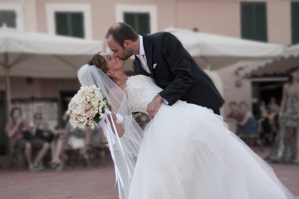 Il bacio in piazza