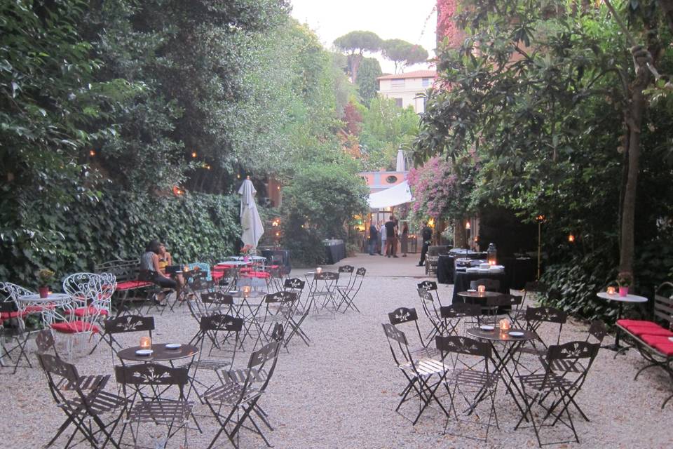 Aperitivo in giardino