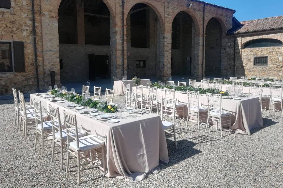 Allestimento tavoli fratini