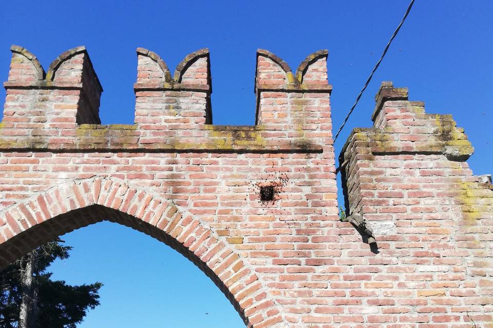 Arco entrata giardino Torre