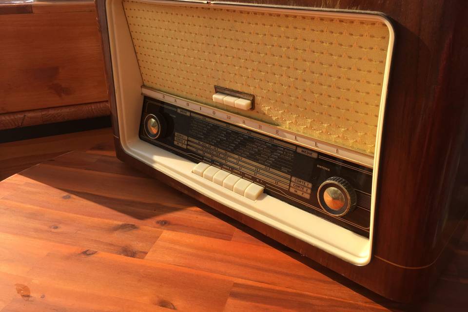 Radio Vintage restaurata