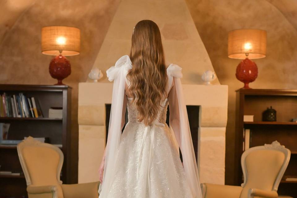 Tulle con fiocco sulla spalla