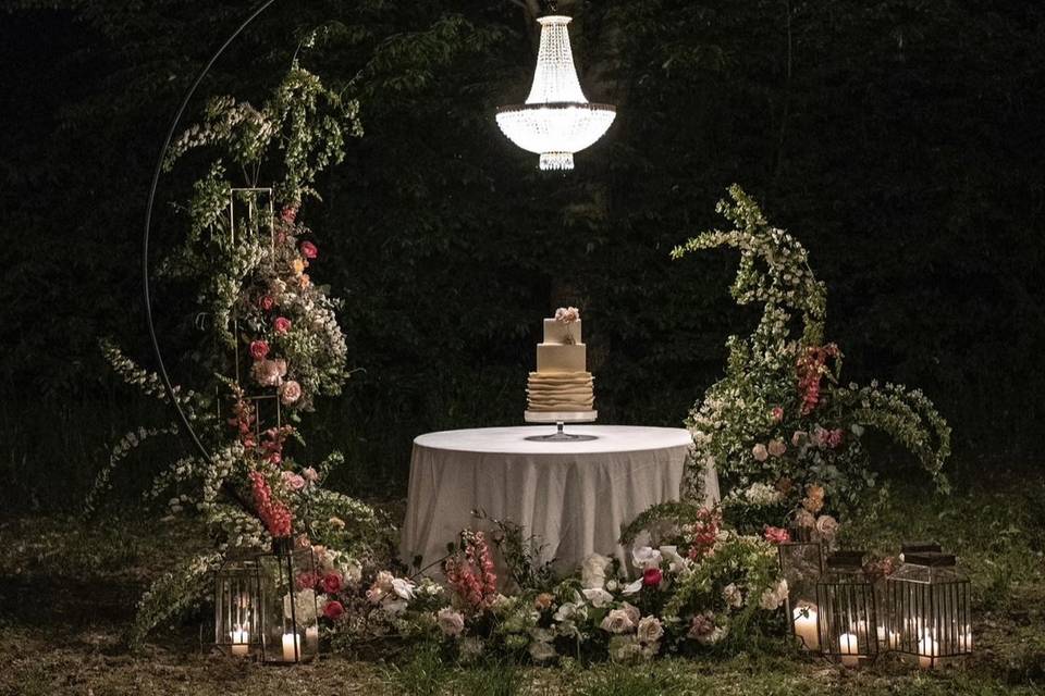 La torta nuziale nel bosco