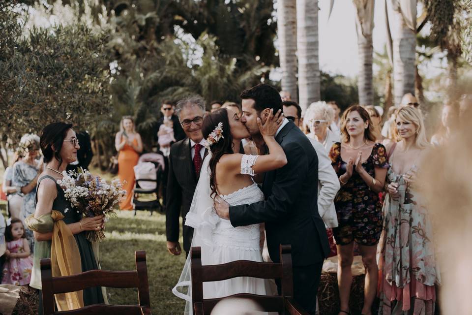Il primo bacio da sposi