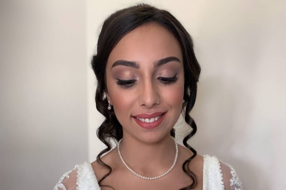 Soft glam bride