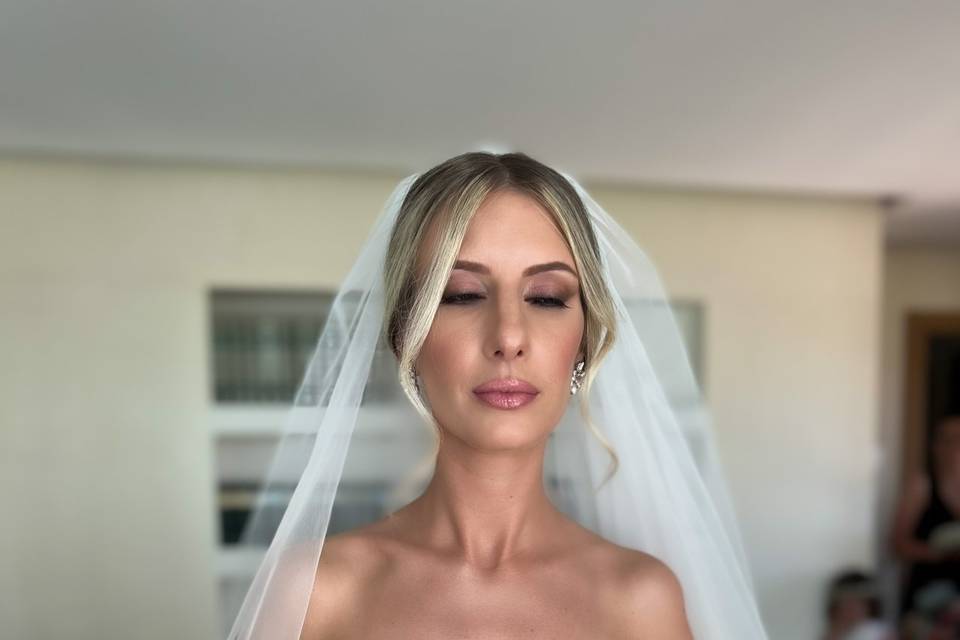 Rosa bride glam