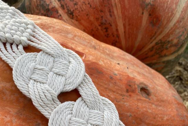 Josephine romantic knot