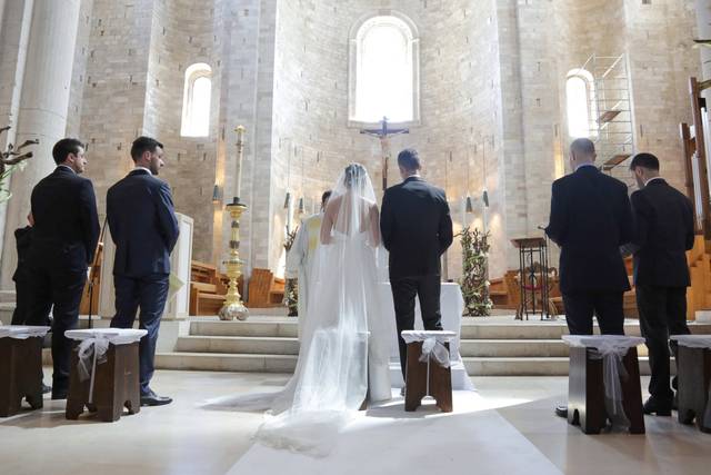 Altare sposi e testimoni