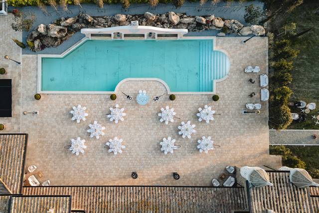 La piscina e il Patio Castello