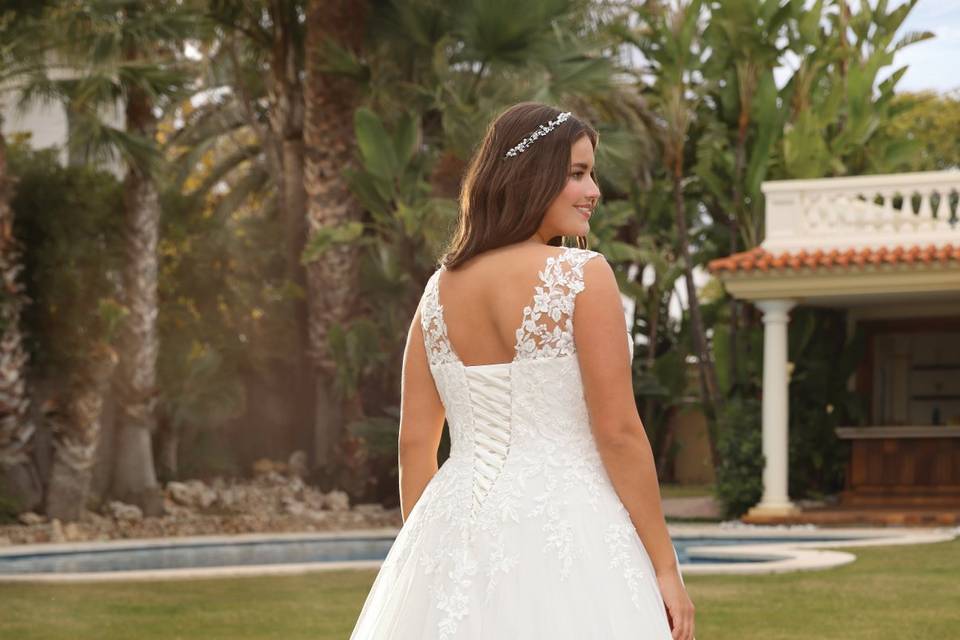 Pigal-pronovias ladybird mika