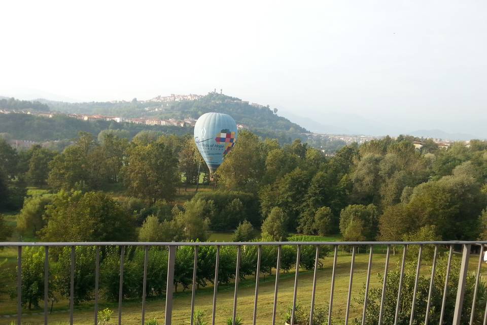Giardino con mongolfiera