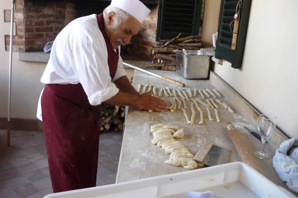 Pane cotto con forno a legna