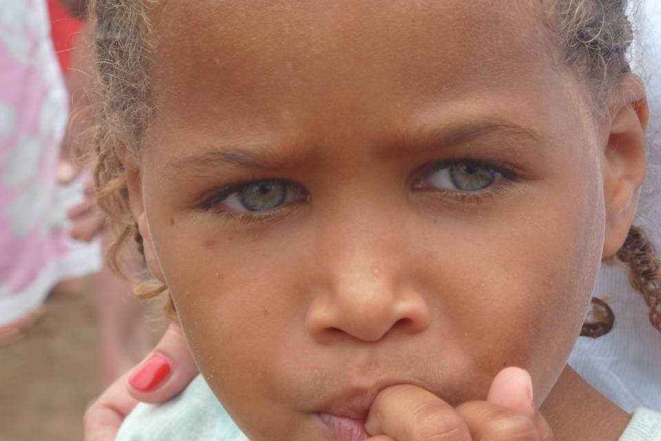 Bambini a capo verde