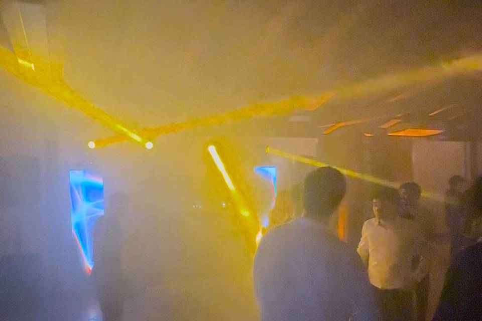 Beam con 2 totem LED-wall