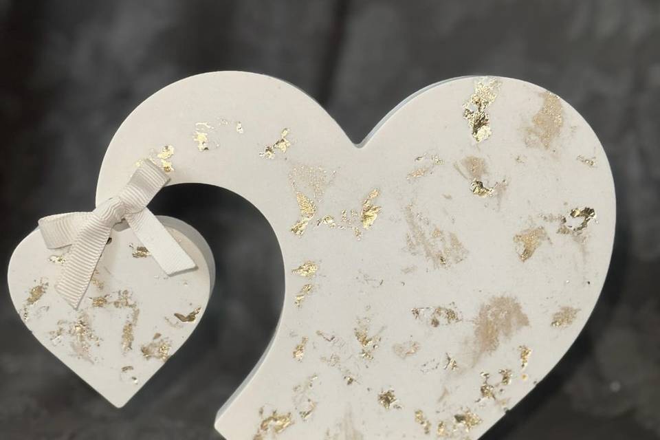 Cuore pendente in gesso