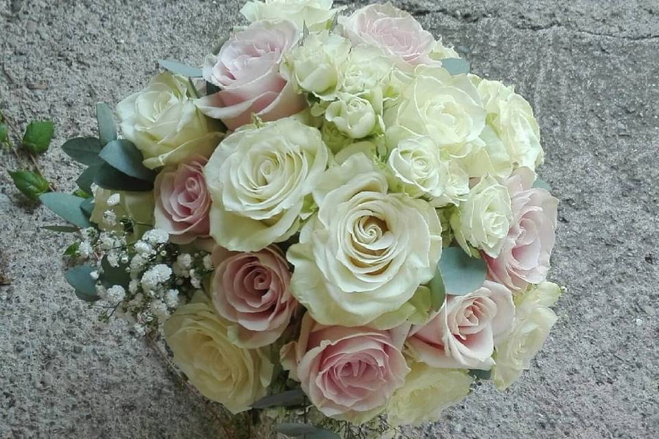 Bouquet compatto rose