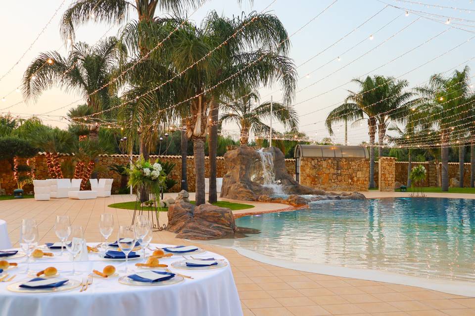 Cena a bordo piscina