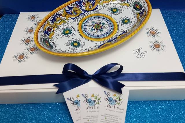 Ametista Regali Set 6 pezzi Bomboniere Cresima Stampate 9x9cm in Pietra  ricomposta Complete di scatole, nastri, bigliettini personalizzati,  confetti e campanello : : Casa e cucina