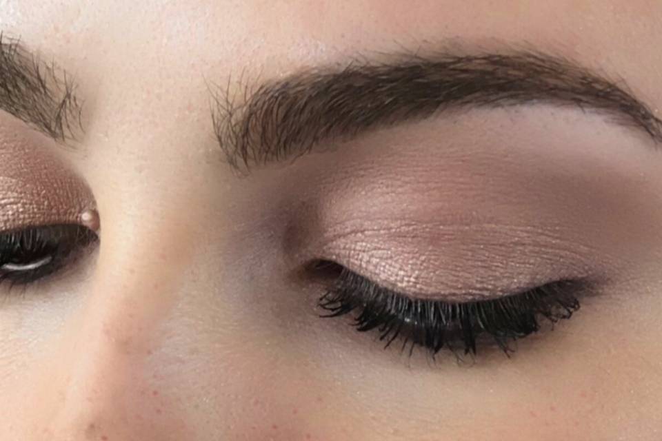 Glowing Make Up