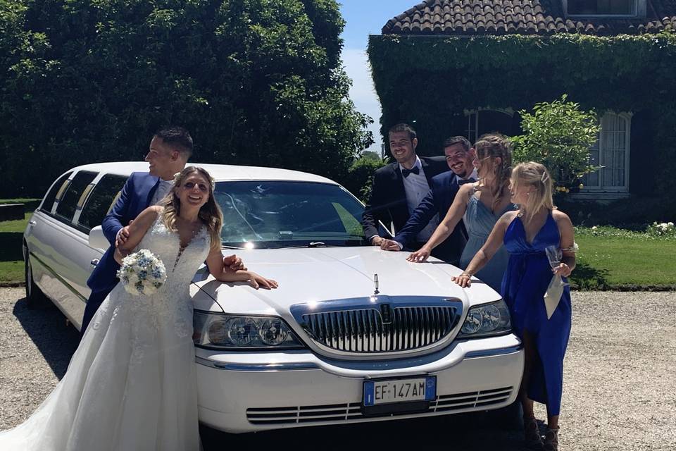 Limousine sposi e testimoni