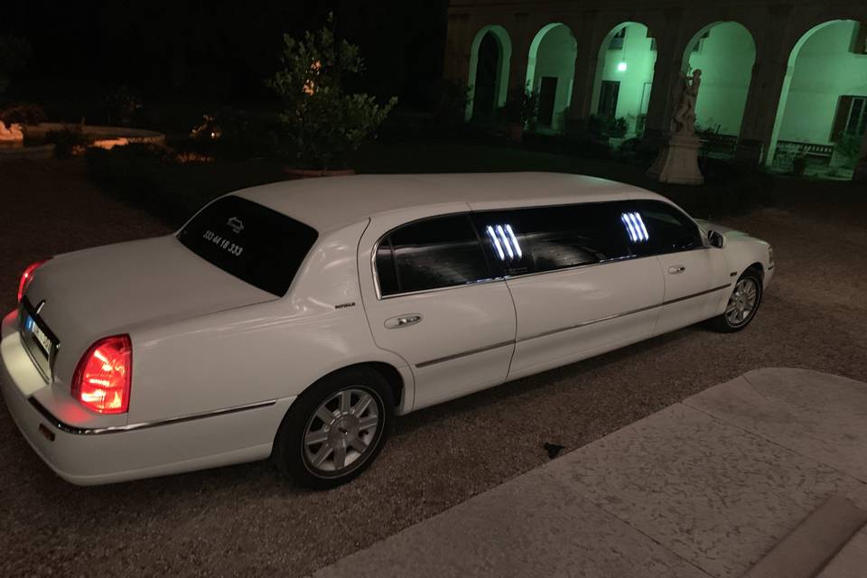 Limousine corta