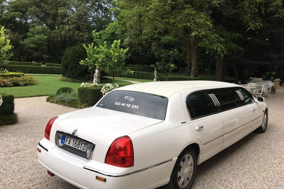 Noleggio limousine corta