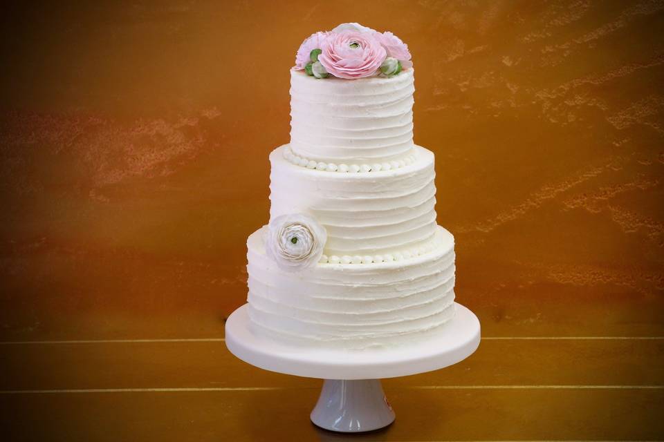 Shabby chic wedding cake