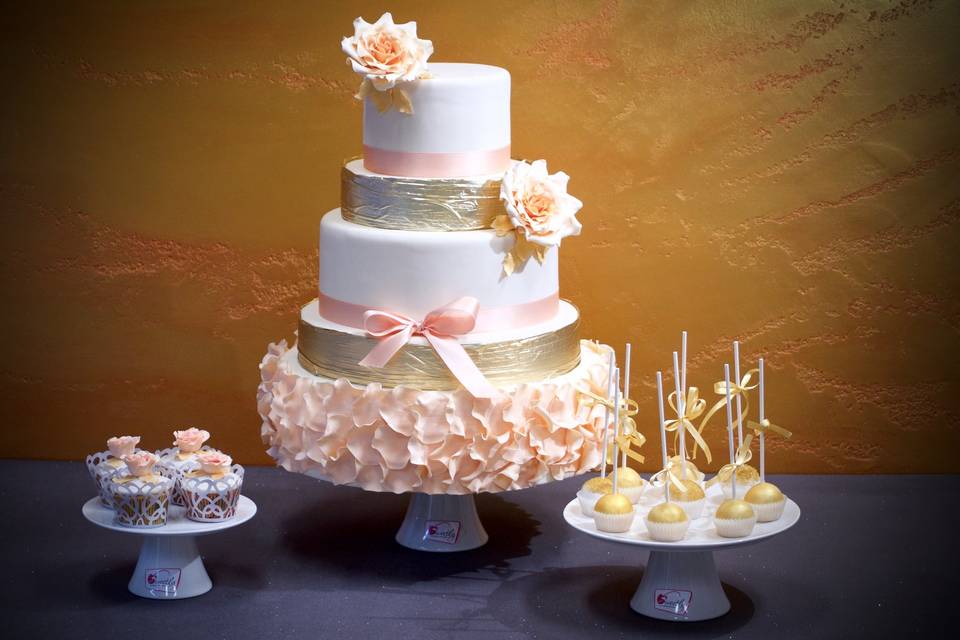 Gold Wedding cake & jewel
