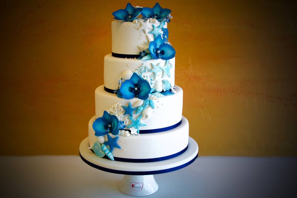 Exotic wedding cake