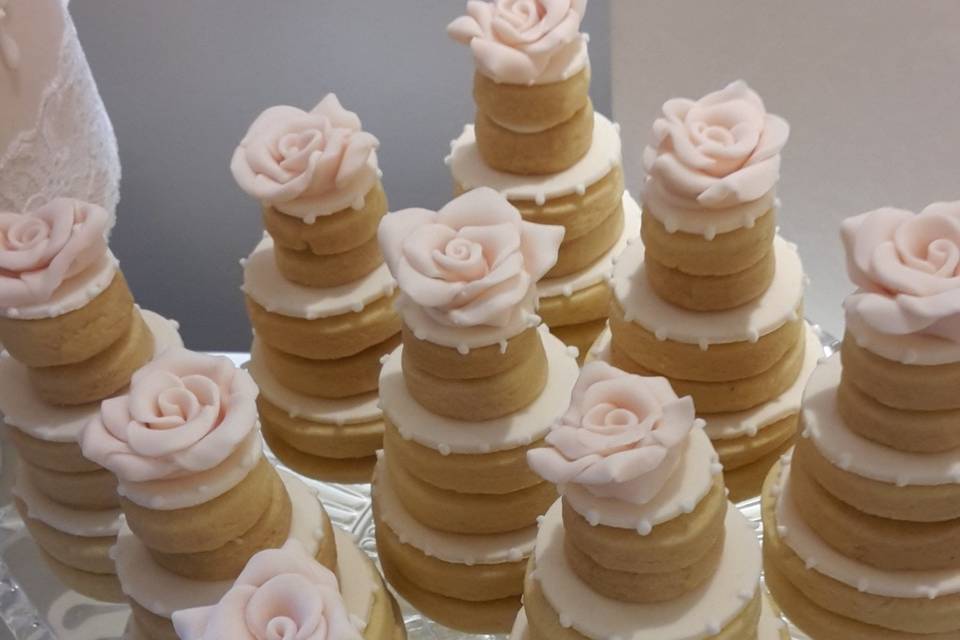 Mini wedding cake