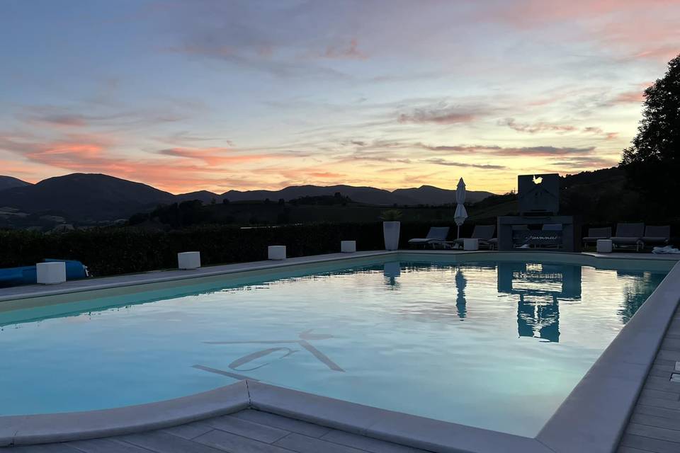 Piscina al tramonto