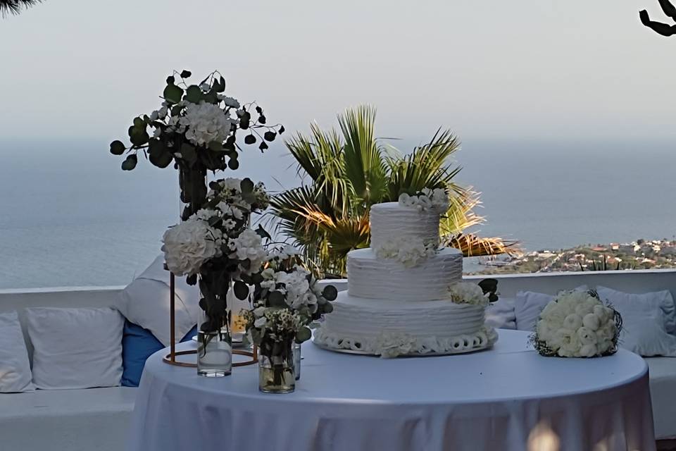 Tavolo della torta moderno