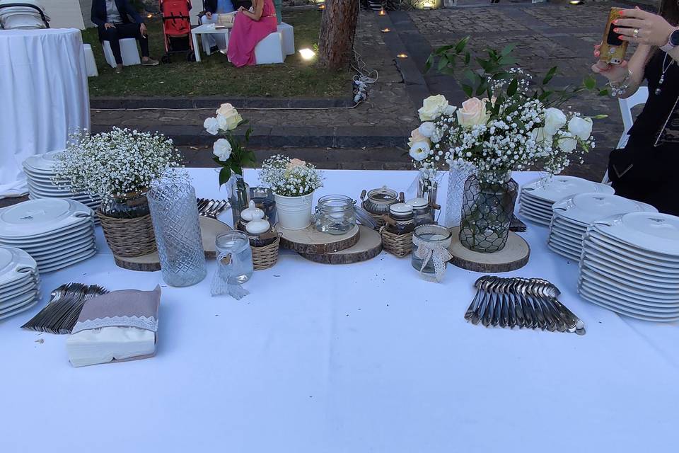 Tavolo buffet country chic