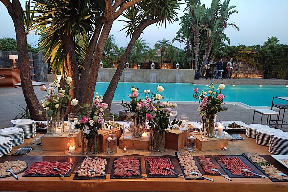 Tavolo buffet moderno