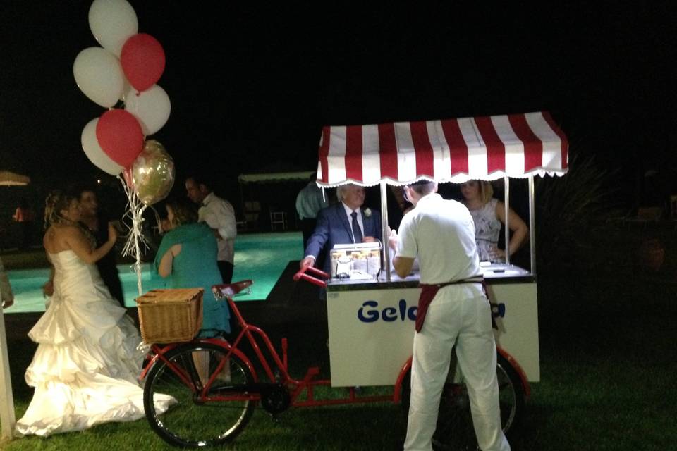 Gelato in piscina