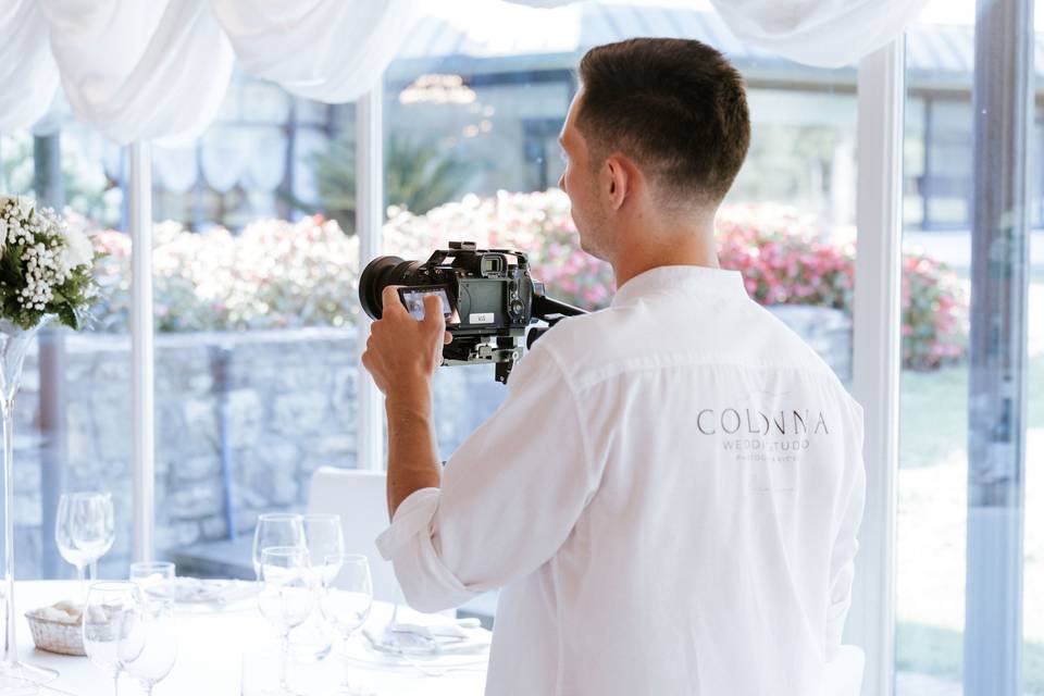 fotografo_regolazione_camera_tavola