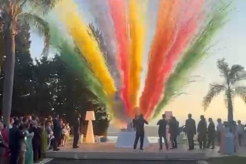 Smoke bomb