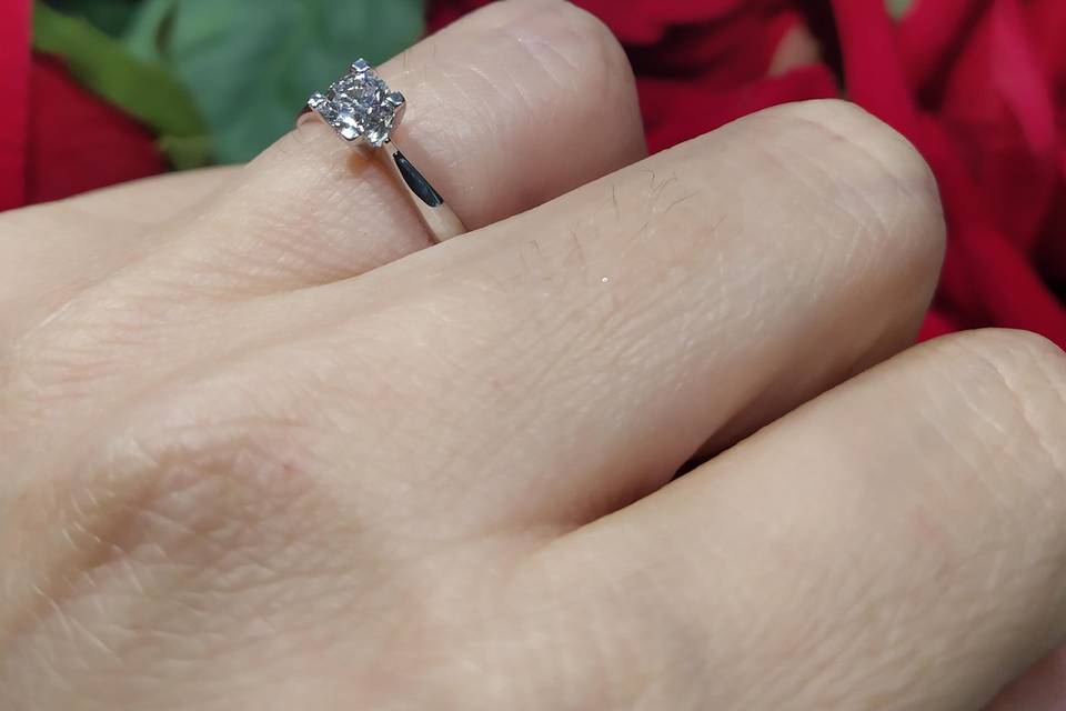 Solitario oro bianco 18kt