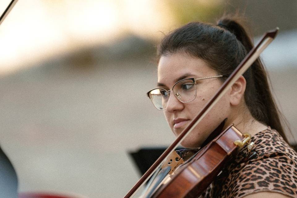 Claudia Arieta violinista