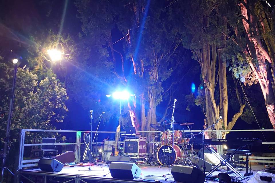 Palco + Live Band Villa Adele