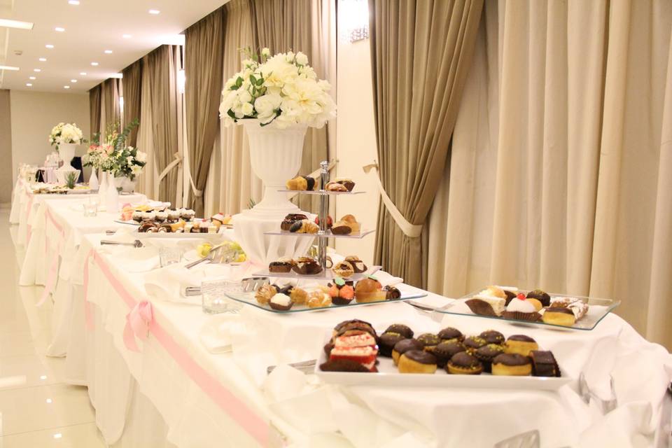 Buffet dolci in sala ricevimen