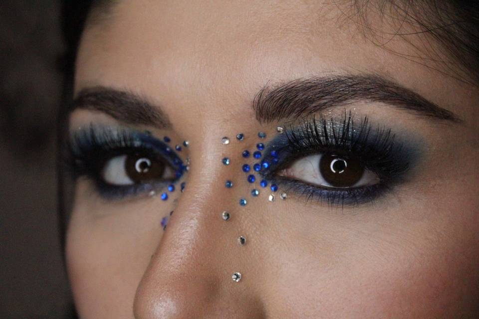 Blue makeup look