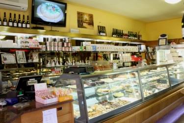 All'interno della  pasticceria