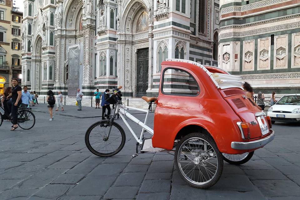 Fiat 500 in Duomo Square