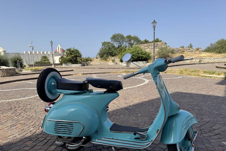 🛵
