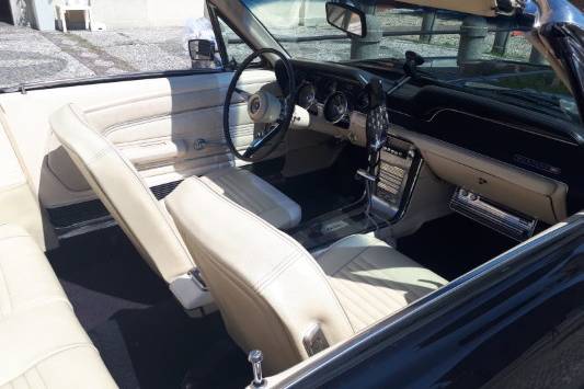 Mustang cabrio nera 1