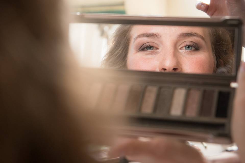 Sposa al trucco