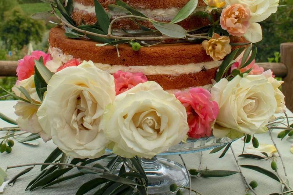 Roses wedding cake