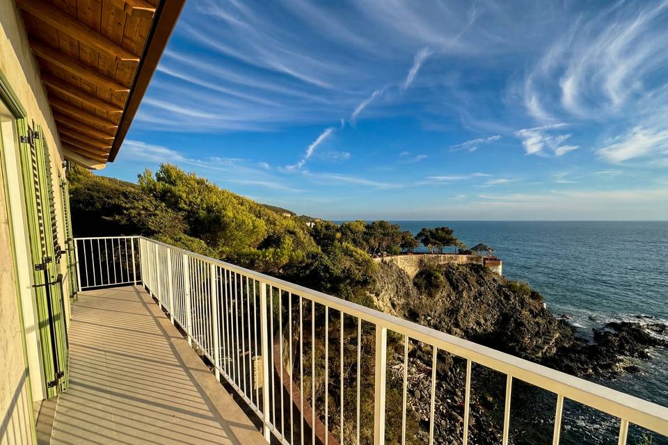 VILLA SUL MARE IN TOSCANA
